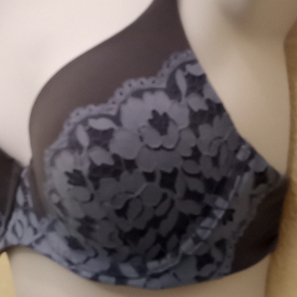 Dobreva Lavender Lace & Padded Bra - Picture 2 of 16